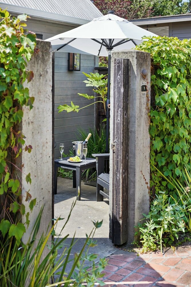 Фото Lavender, A Four Sisters Inn