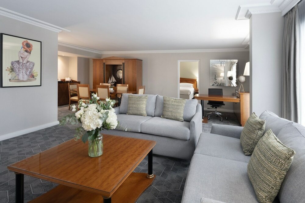 Фото Delta Hotels by Marriott Heathrow Windsor