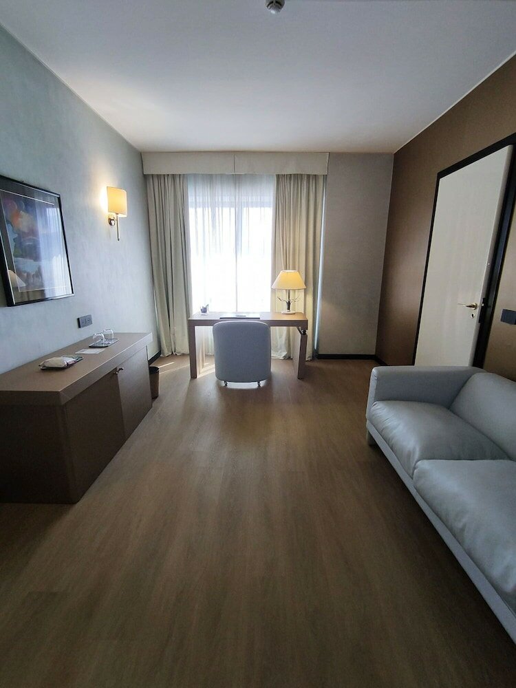 Фото Hotel De La Ville Avellino