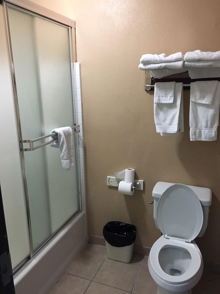 Фото Hollywood Palms Inn and Suites