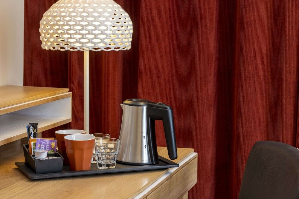 Фото Hotel Elysees 8