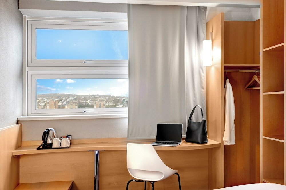 Фото Ibis Brighton City Centre - Station