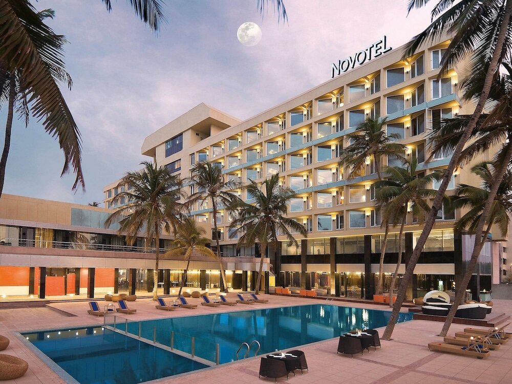 Фото Novotel Mumbai Juhu Beach Hotel