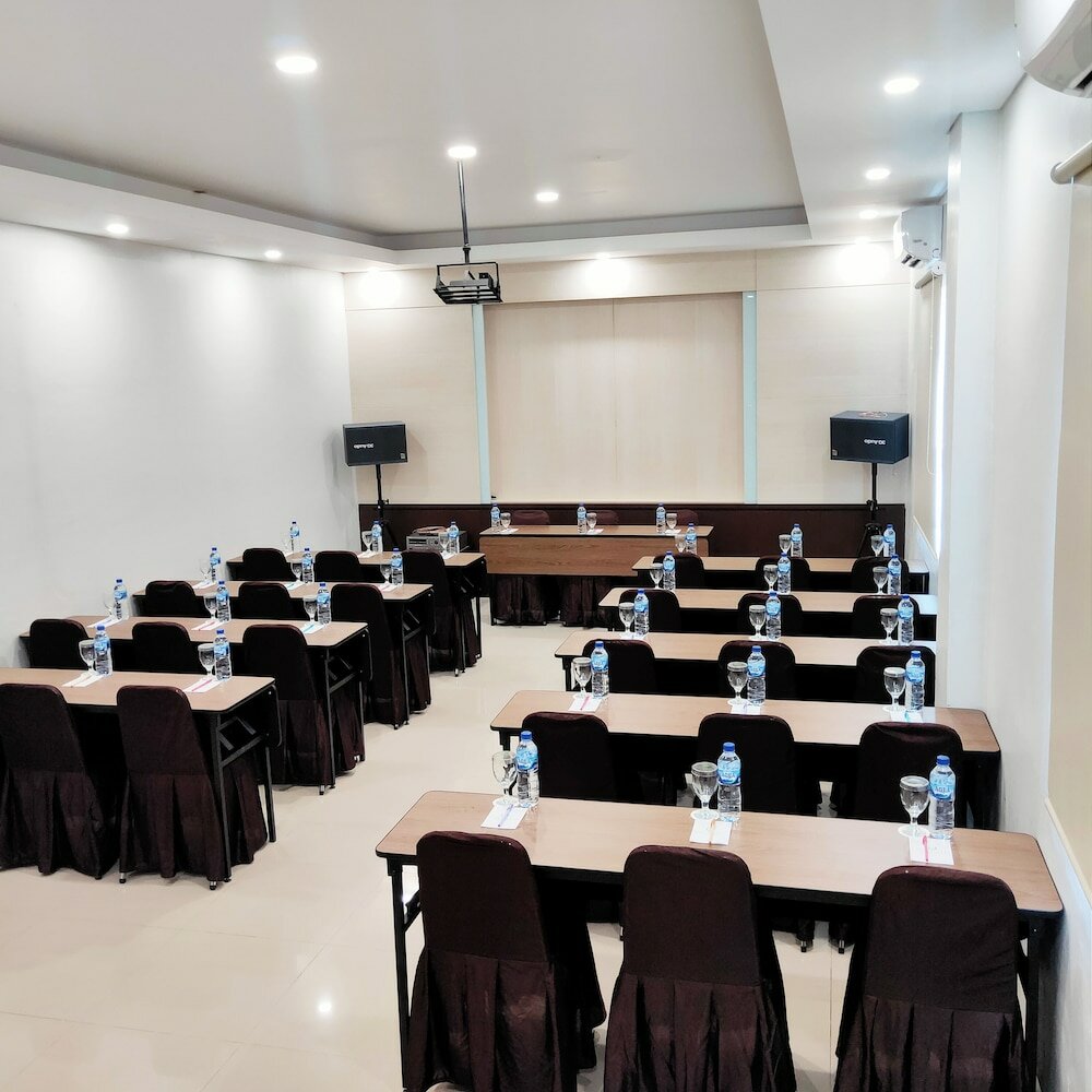 Фото Emerald Hotel