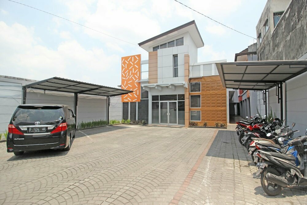 Hotel RedDoorz near Hartono Mall 3, Earth, photo