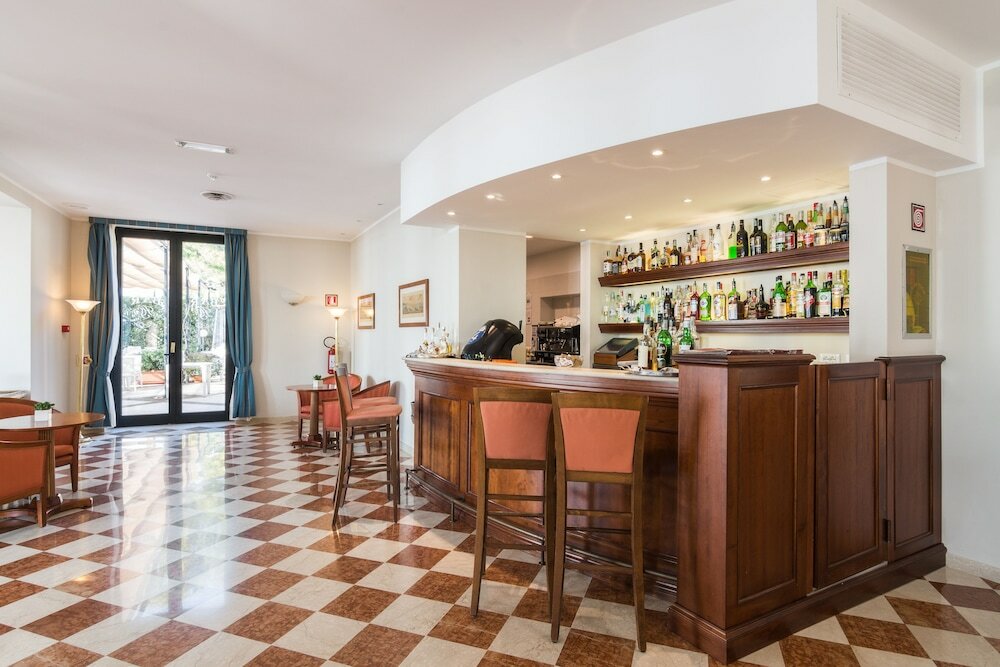 Фото Hotel Sirmione e Promessi Sposi