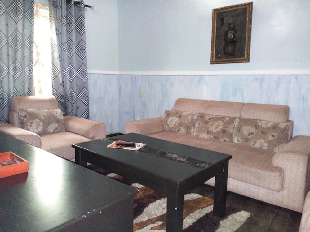 Фото First Laurel Hotel & Suites