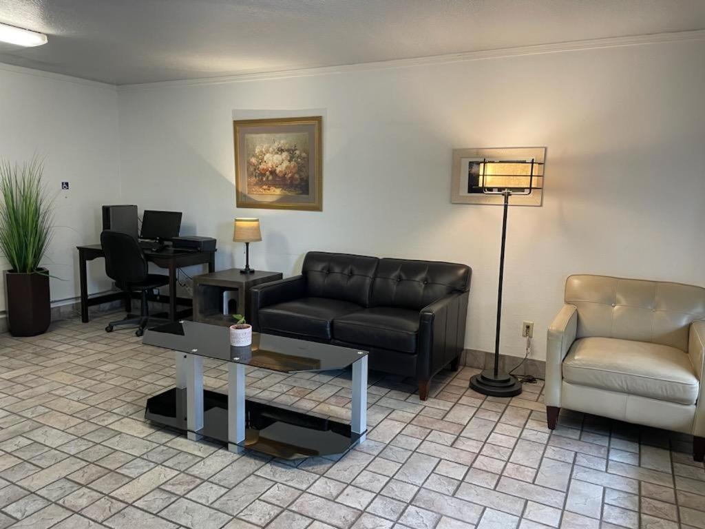 Фото Premier Inns Thousand Oaks