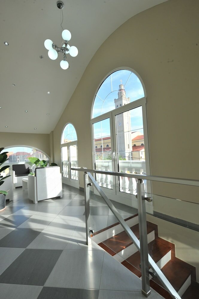 Фото Rose Garden Hotel