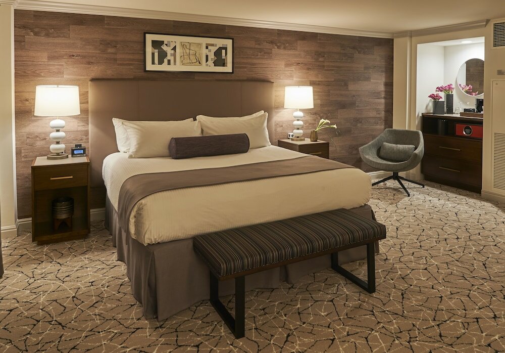 Фото Warwick Denver