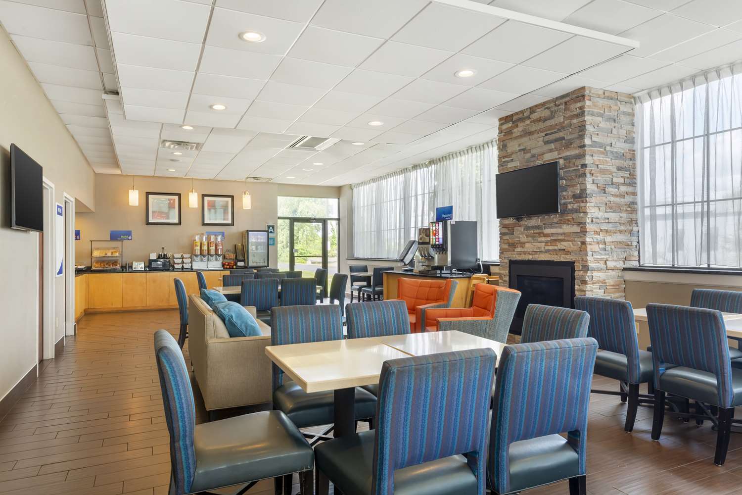 Фото Best Western Hartford Hotel & Suites