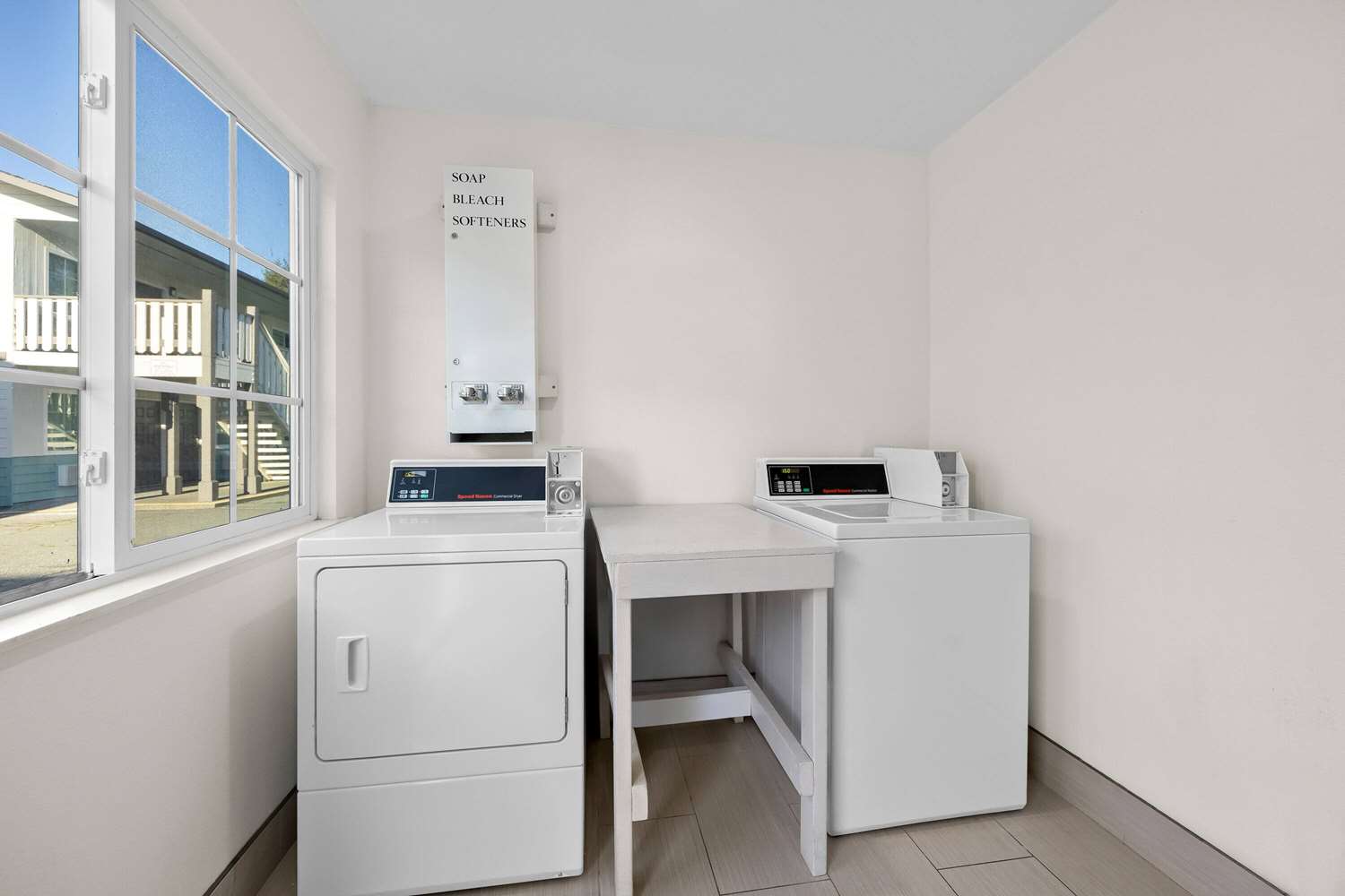 Фото Super 8 by Wyndham Crescent City