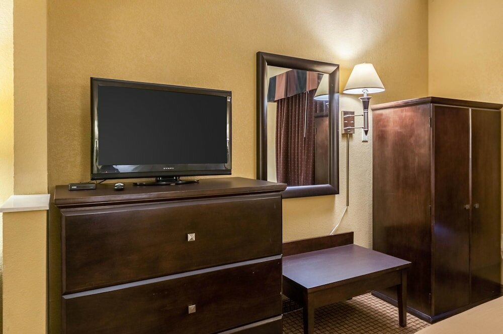 Фото Quality Inn & Suites Lafayette