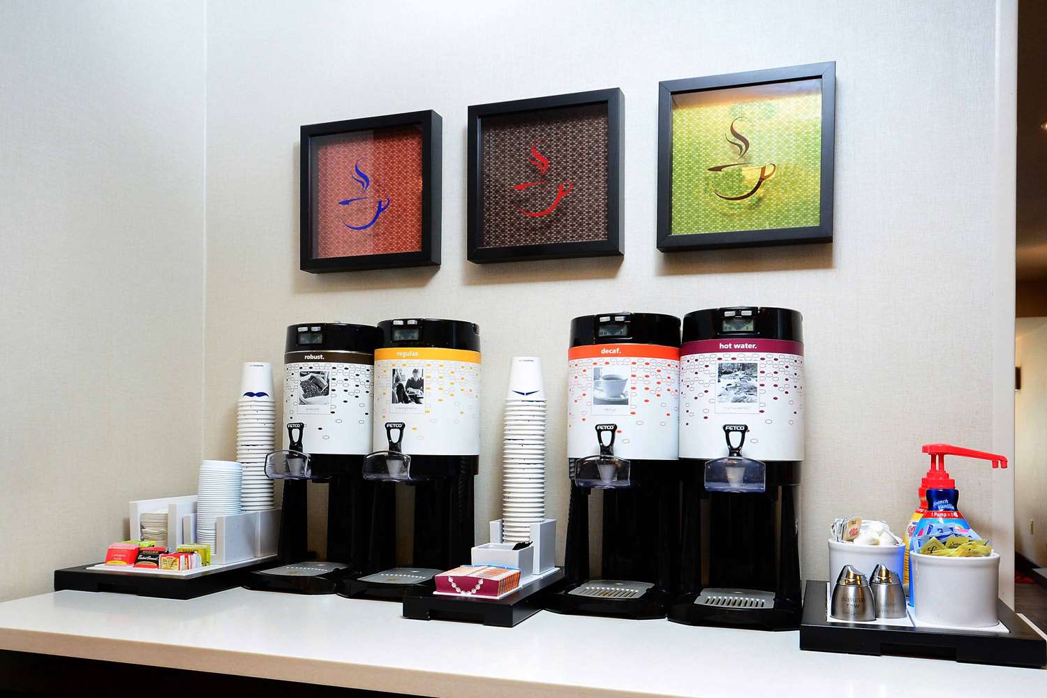 Фото Hampton Inn Raleigh-Capital Blvd. North