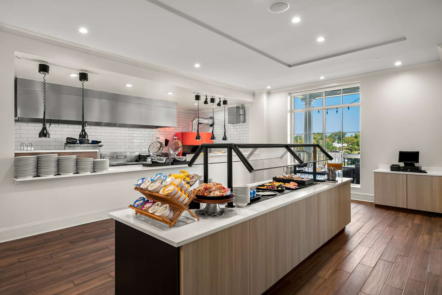 Фото Hilton Garden Inn Suffolk Riverfront