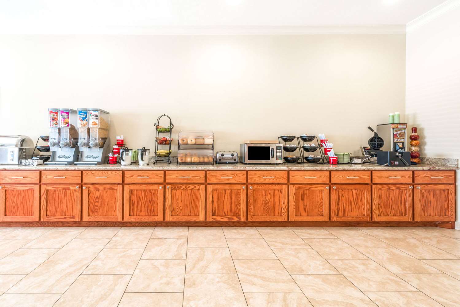 Фото Ramada by Wyndham College Station