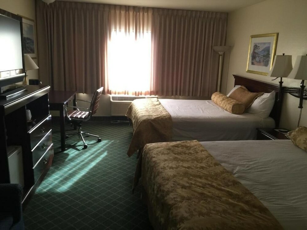 Фото Portside Inn & Suites