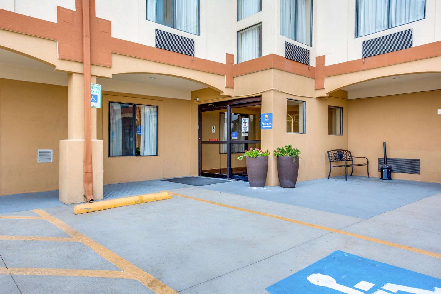 Фото Comfort Inn & Suites Love Field - Dallas Market Center