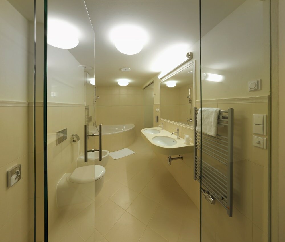 Фото Esmarin Wellness Hotel