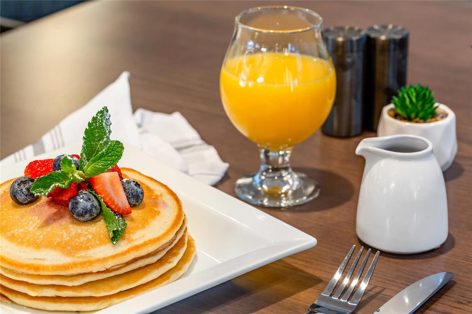 Фото Cambria Hotel New Haven University Area