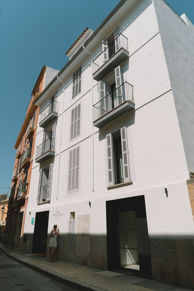 Фото Boutique Hotel Petit Montisión