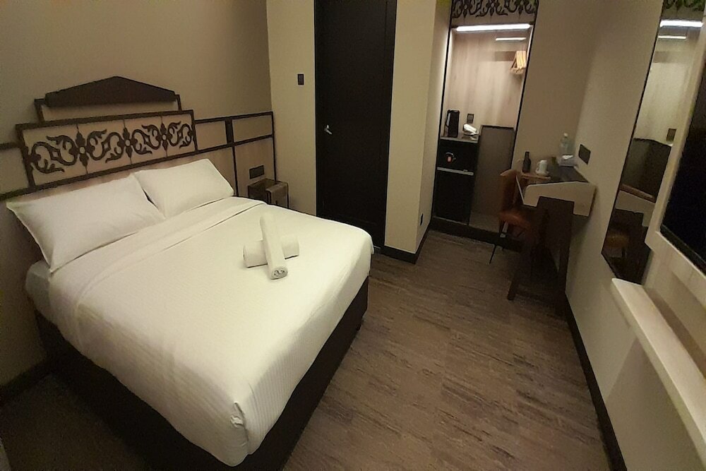 Фото Lion Peak Hotel Hamilton