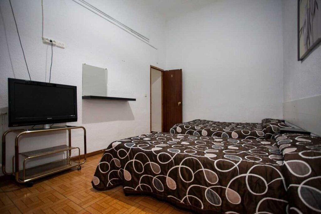 Фото Hostal Los Arcos