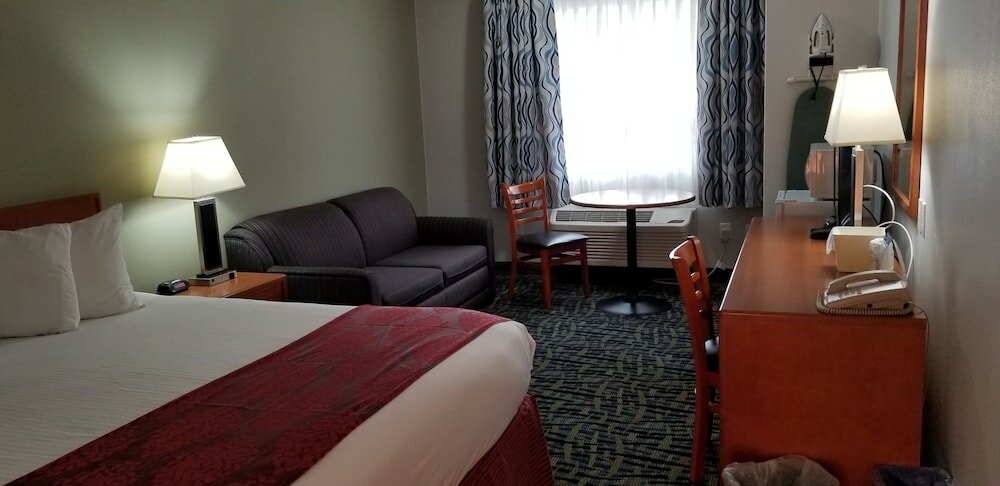 Фото SureStay Plus Hotel by Best Western Lethbridge