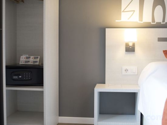 Фото Hostal Live Barcelona