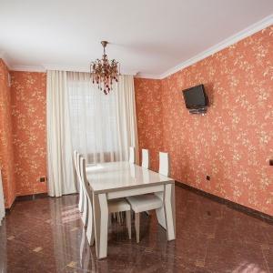 Фото Апартаменты на Баталинской