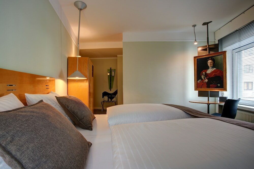 Фото Premier Inn Koeln City Centre