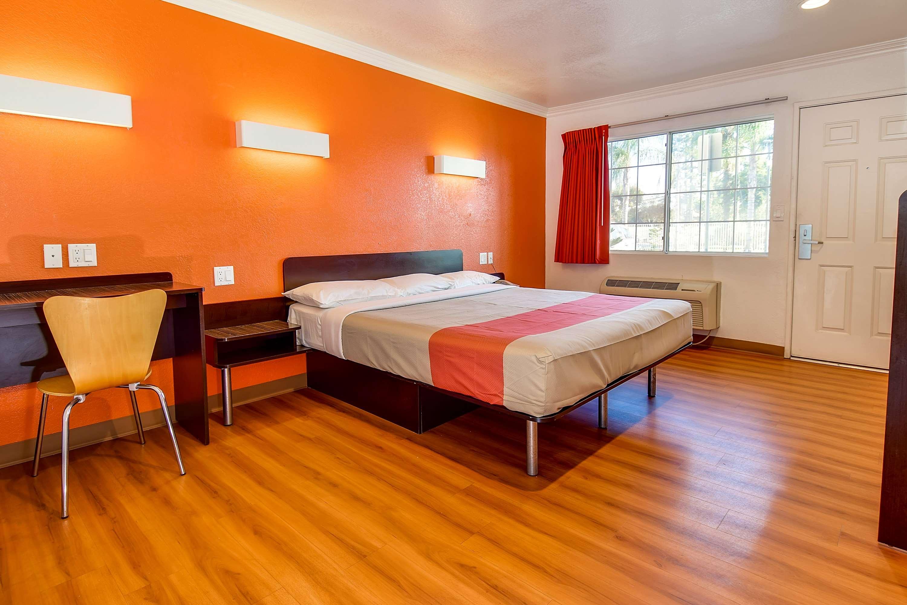 Фото Motel 6 Garden Grove