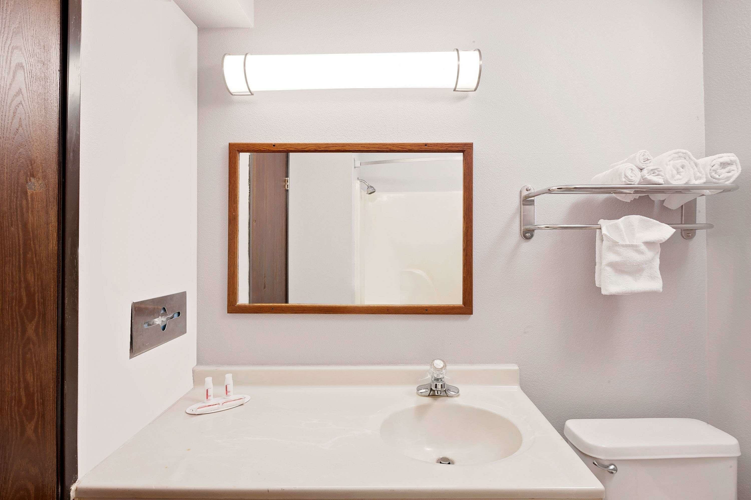 Фото Super 8 by Wyndham Fayetteville