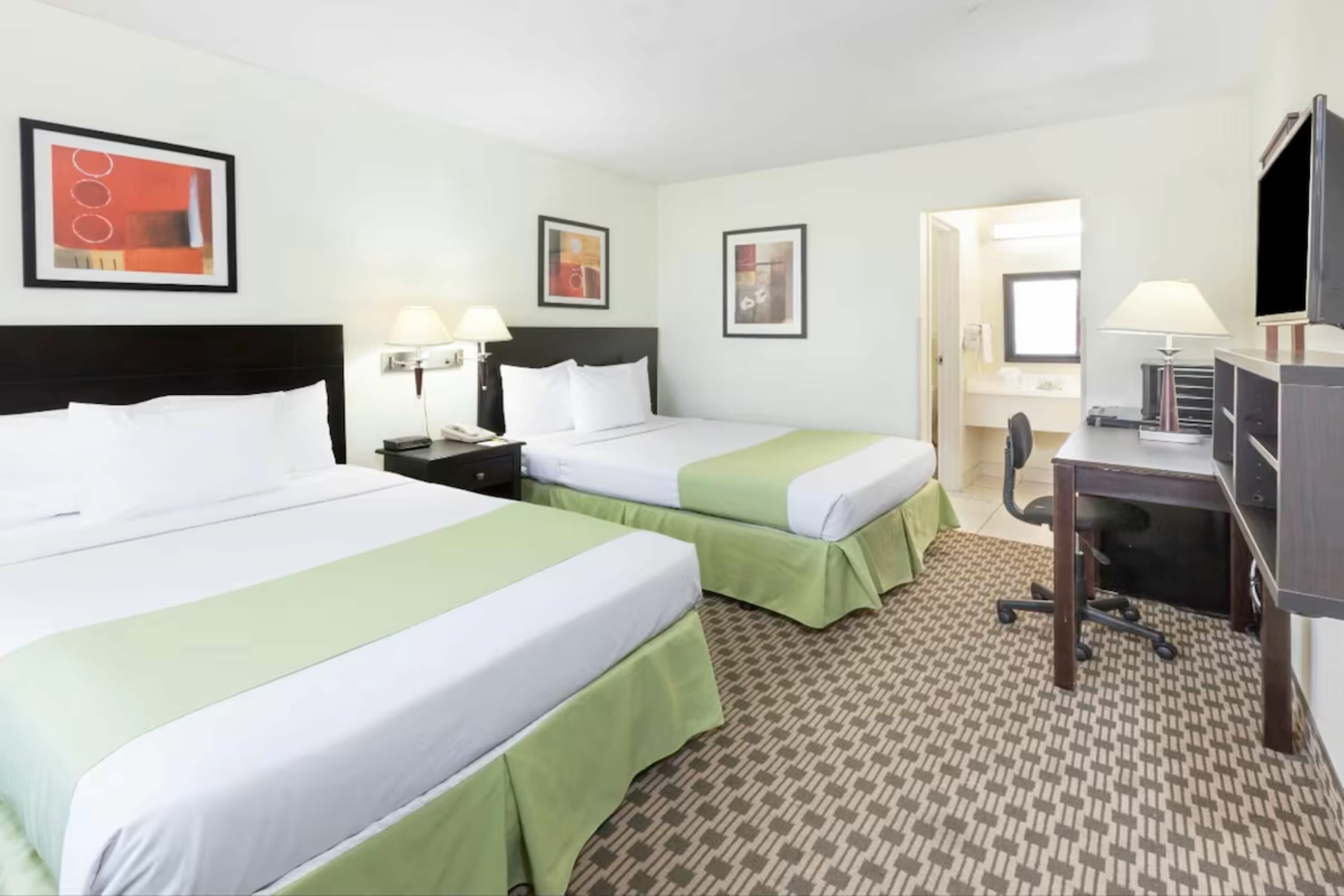 Фото Days Inn by Wyndham Irving Grapevine Dfw Airport North