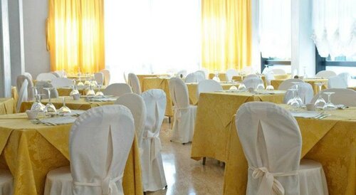 Гостиница Hotel Nadir в Червии