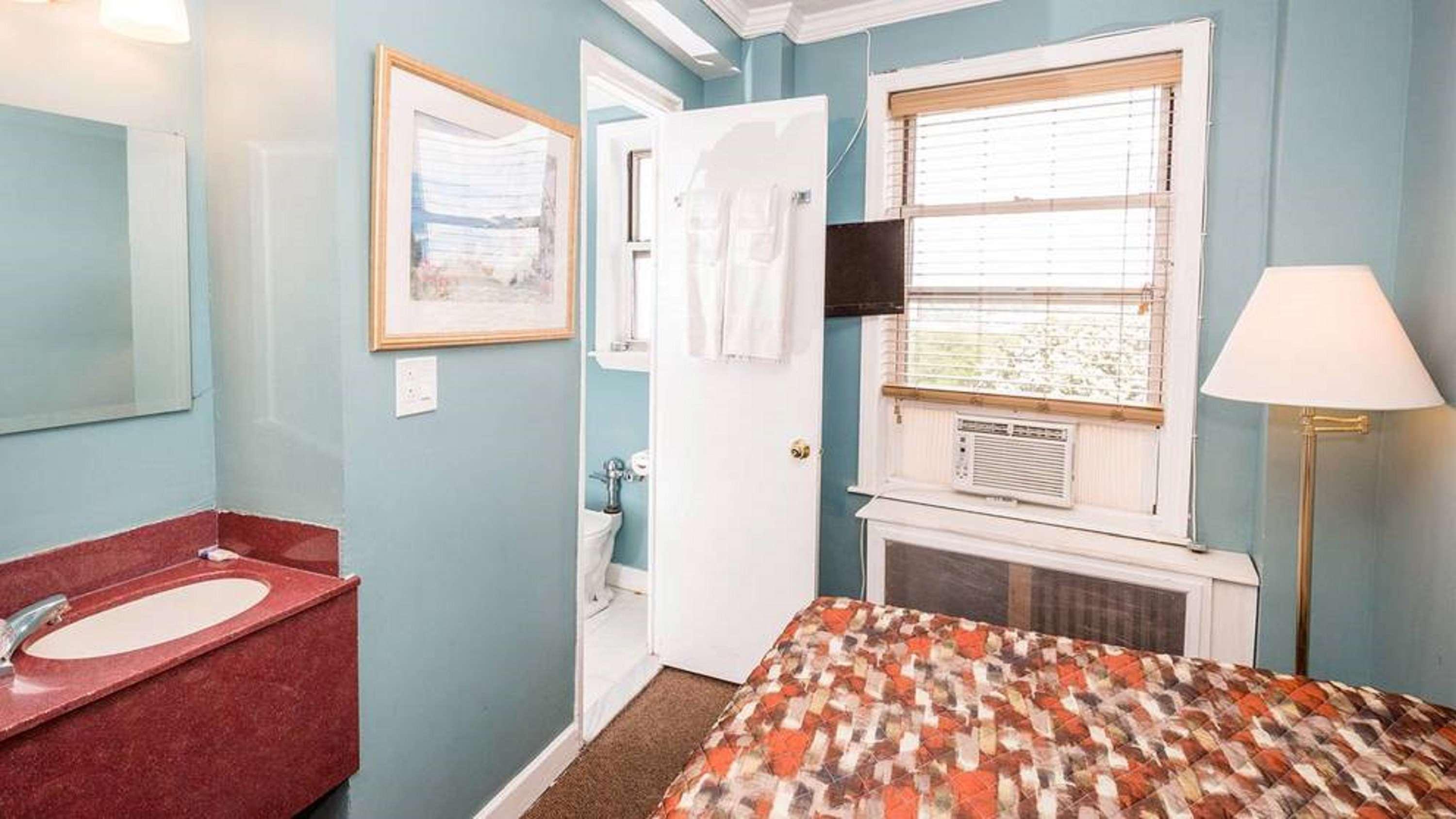 Фото Riverside Tower Hotel