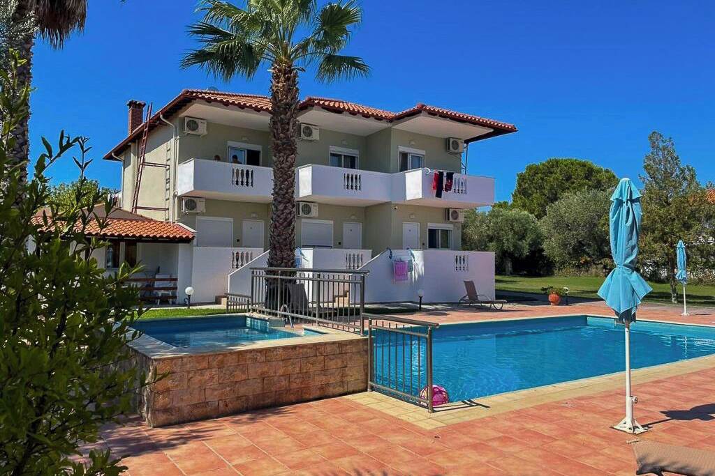 Фото отеля 1