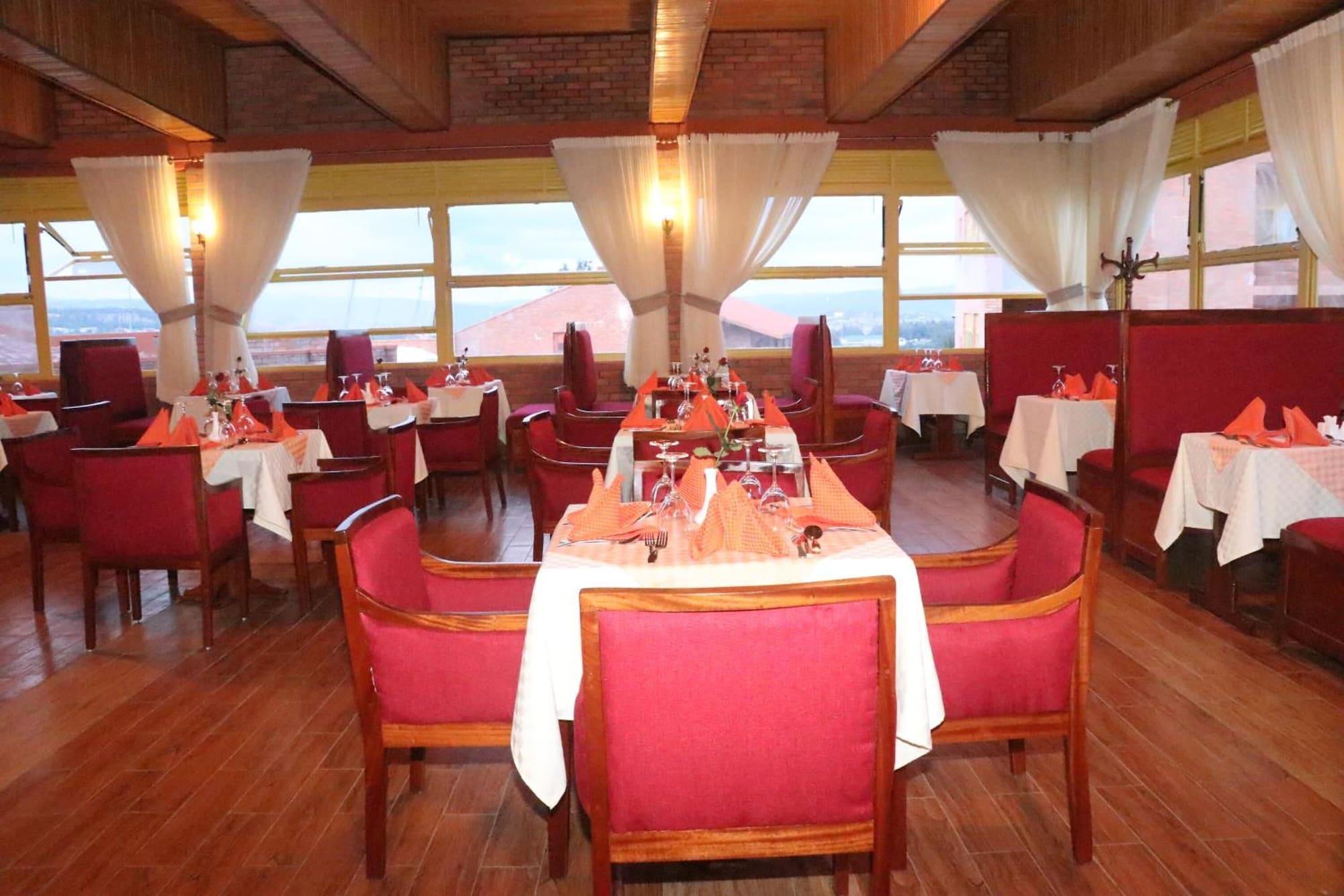 Фото Sainte Famille Hotel