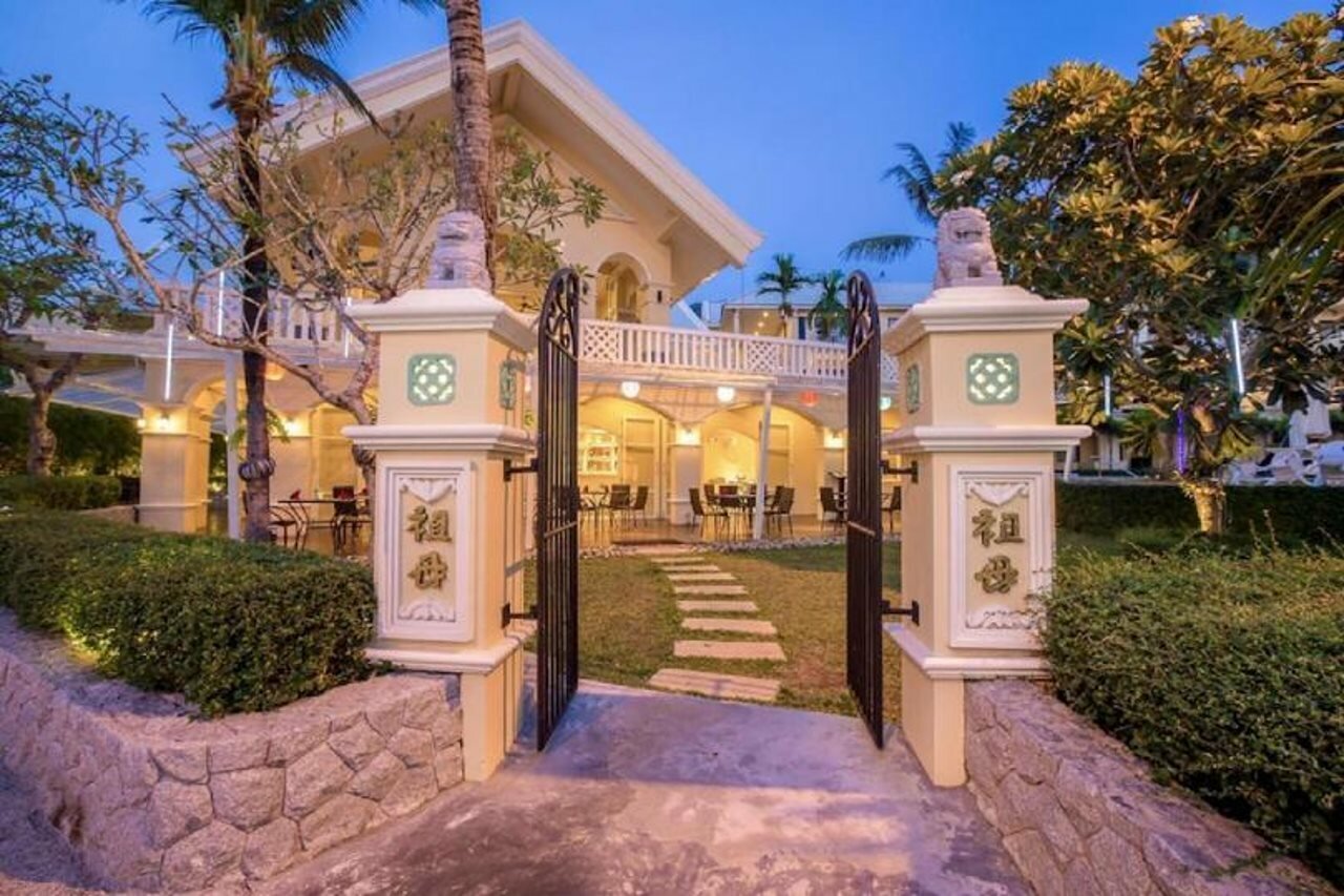 Фото The Front Village