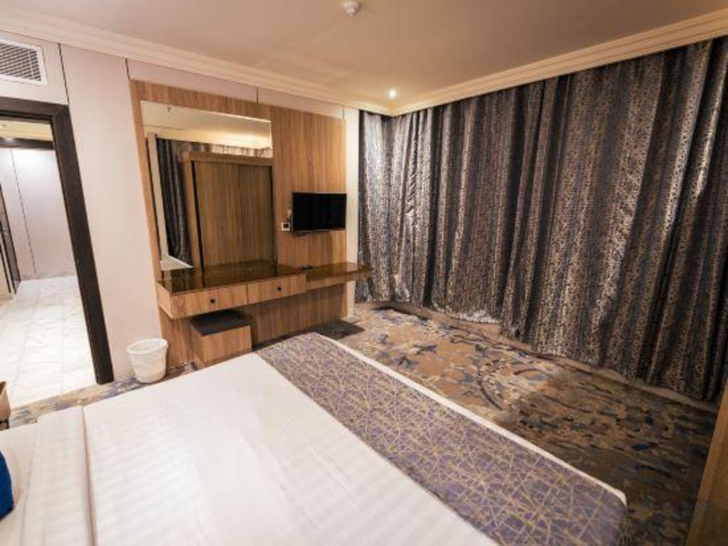 Фото Ebreez Grand Hotel