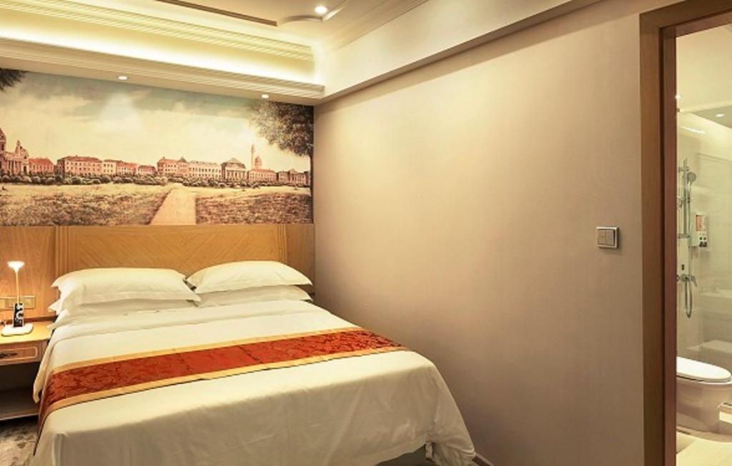 Фото Vienna Chongqing Yuanjiagang Subway Station Branch