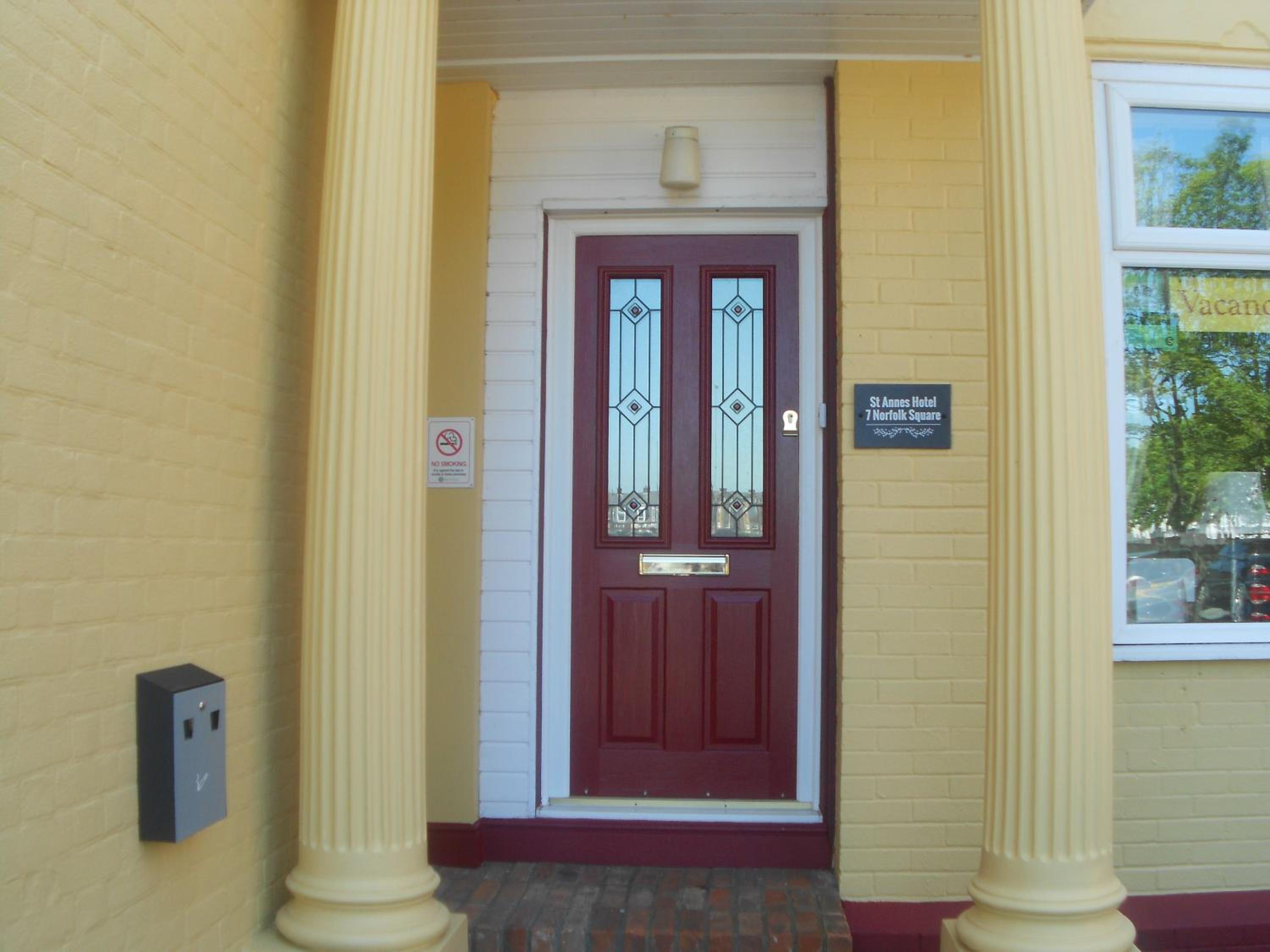 Фото St Annes Hotel