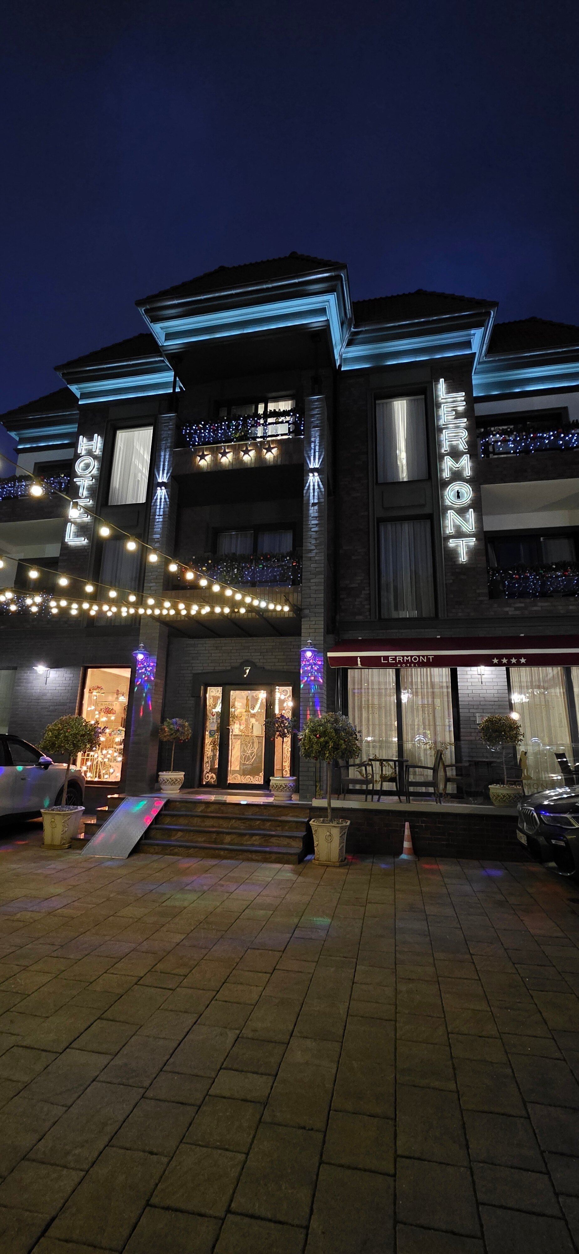 Фото отеля 2