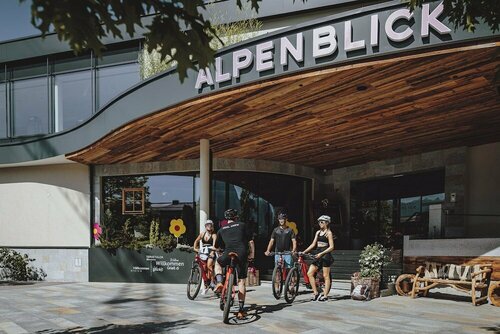 Внешний вид отеля Superior Sport und Familienresort Alpenblick в Целль-ам-Зе, фото 2