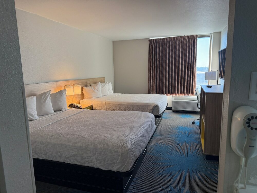 Фото Days Inn by Wyndham Amarillo East