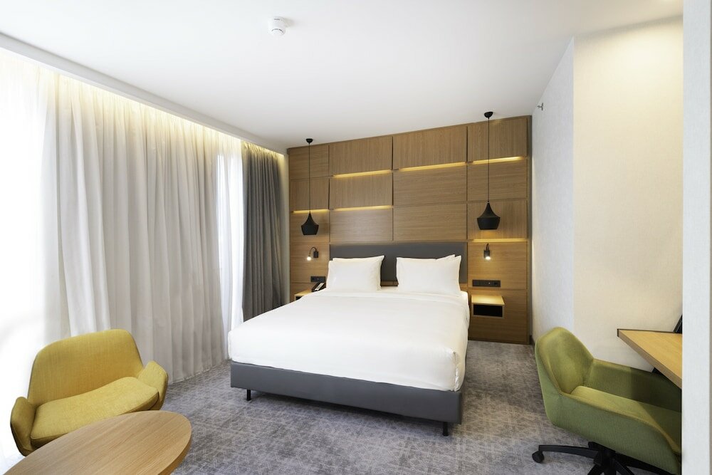 Фото Holiday Inn Yerevan Republic Square