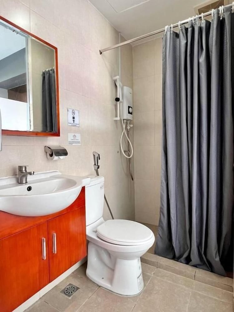 Фото The Crown Borneo Hotel