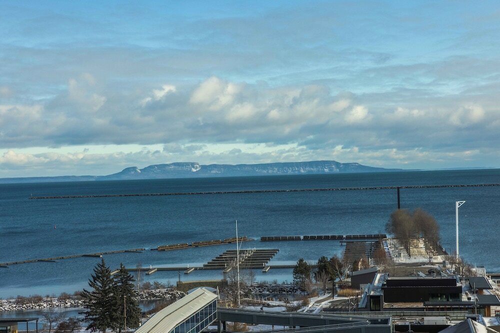 Фото Prince Arthur Waterfront Hotel & Suites