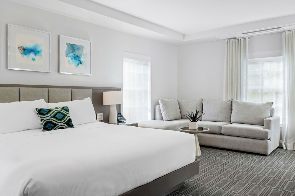 Фото The Pillars Hotel & Club