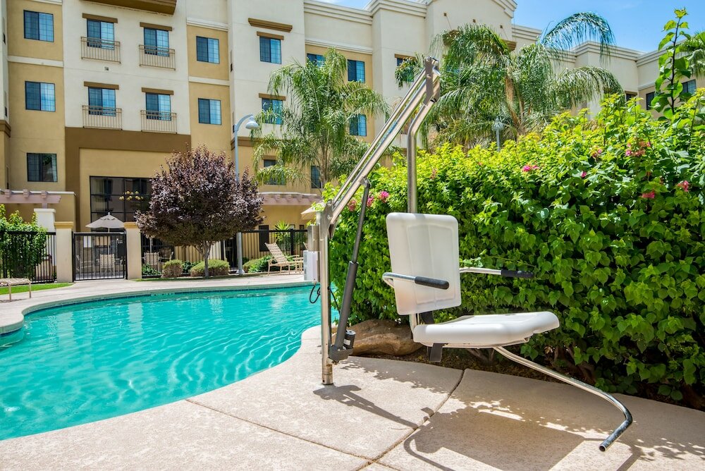 Фото Holiday Inn Express & Suites Phoenix - Glendale Sports Dist, an Ihg Hotel